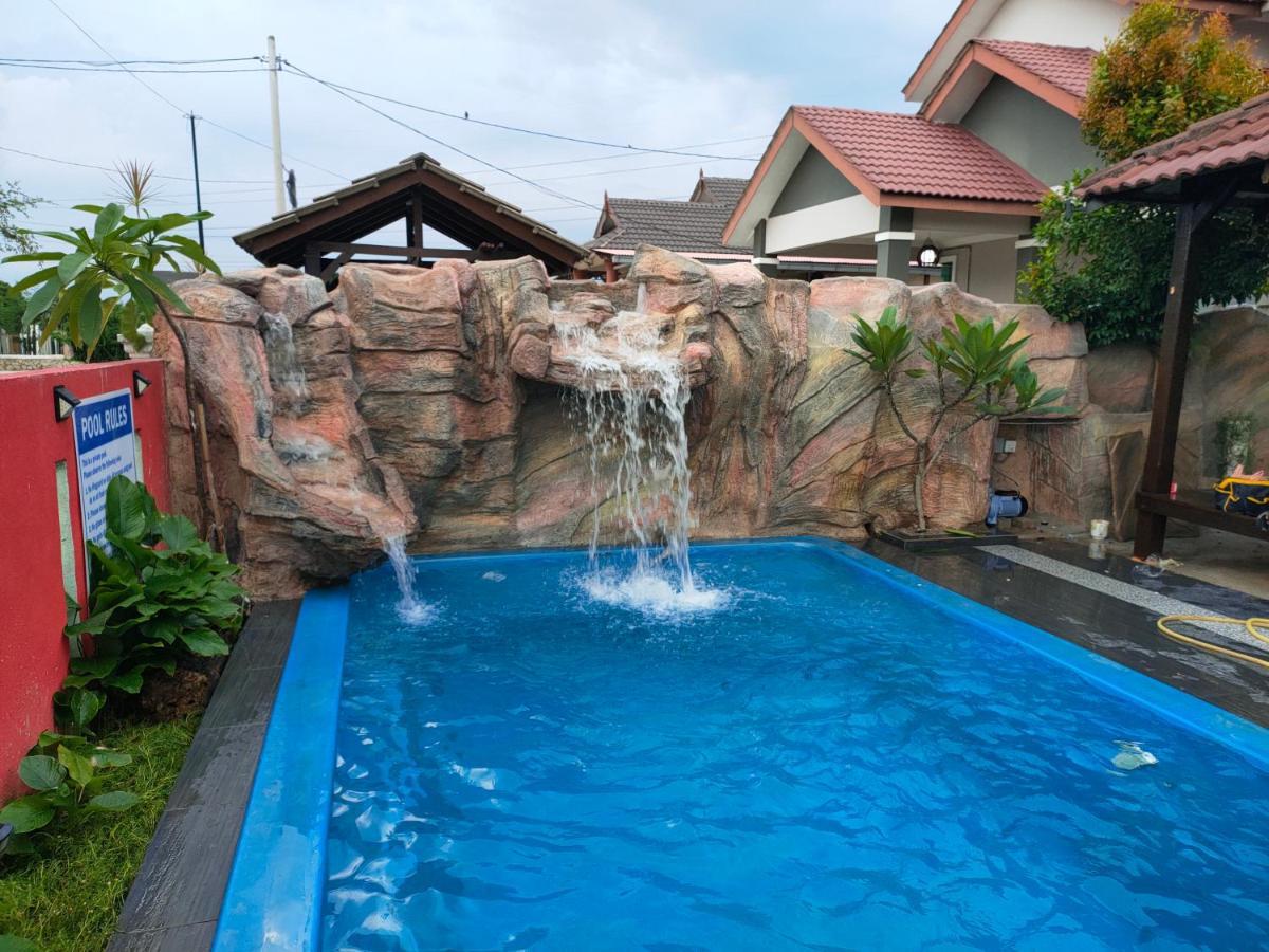 Roemahkoe Holidayhome Malacca Extérieur photo