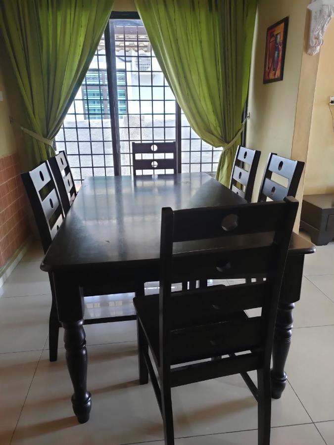 Roemahkoe Holidayhome Malacca Extérieur photo