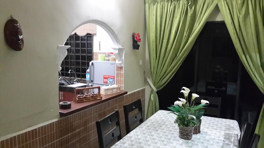 Roemahkoe Holidayhome Malacca Extérieur photo